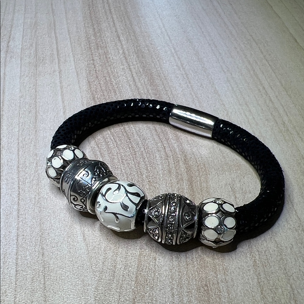 Black and Silver Beaded Woodstock Bracelet